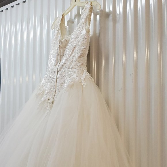 "Dreamy Ballerina Ballgown" - Picture 4 of 12